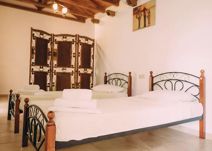 Trikalioti\'S Lush Estate Apartments - Happy Rentals