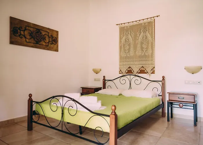 Trikalioti\'S Lush Estate Apartments - Happy Rentals
