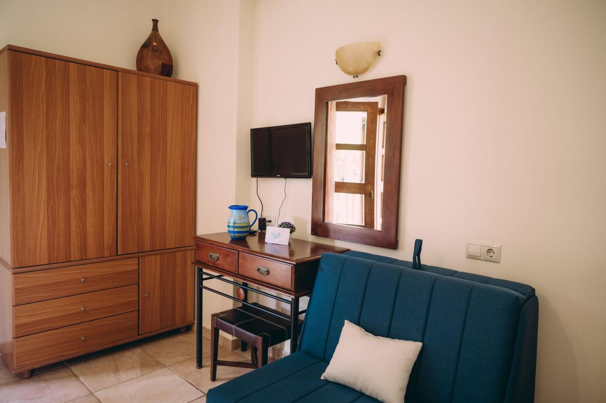 Trikalioti's Lush Estate - Happy Apartment *