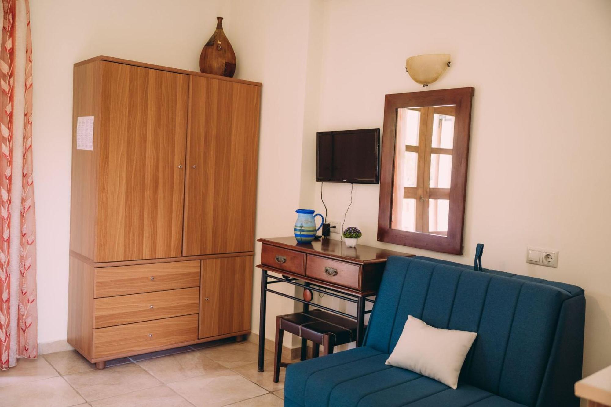Trikalioti's Lush Estate - Happy Apartment *