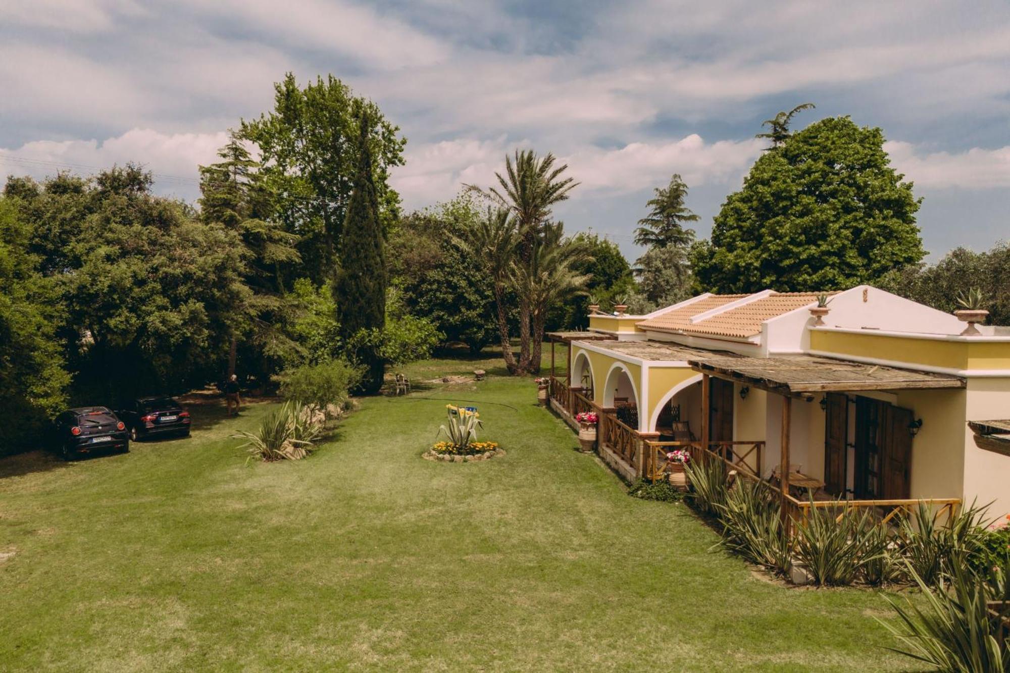 Trikalioti's Lush Estate - Happy Apartment