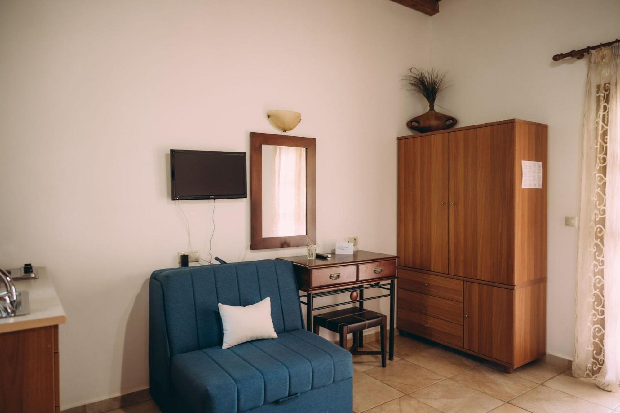 Trikalioti's Lush Estate - Happy Apartment